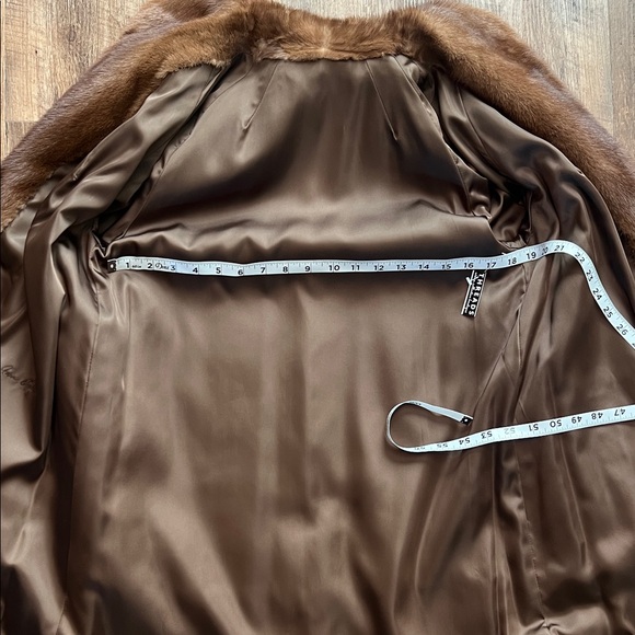 Luxurious Brown Mink Fur Coat - Picture 6 of 9